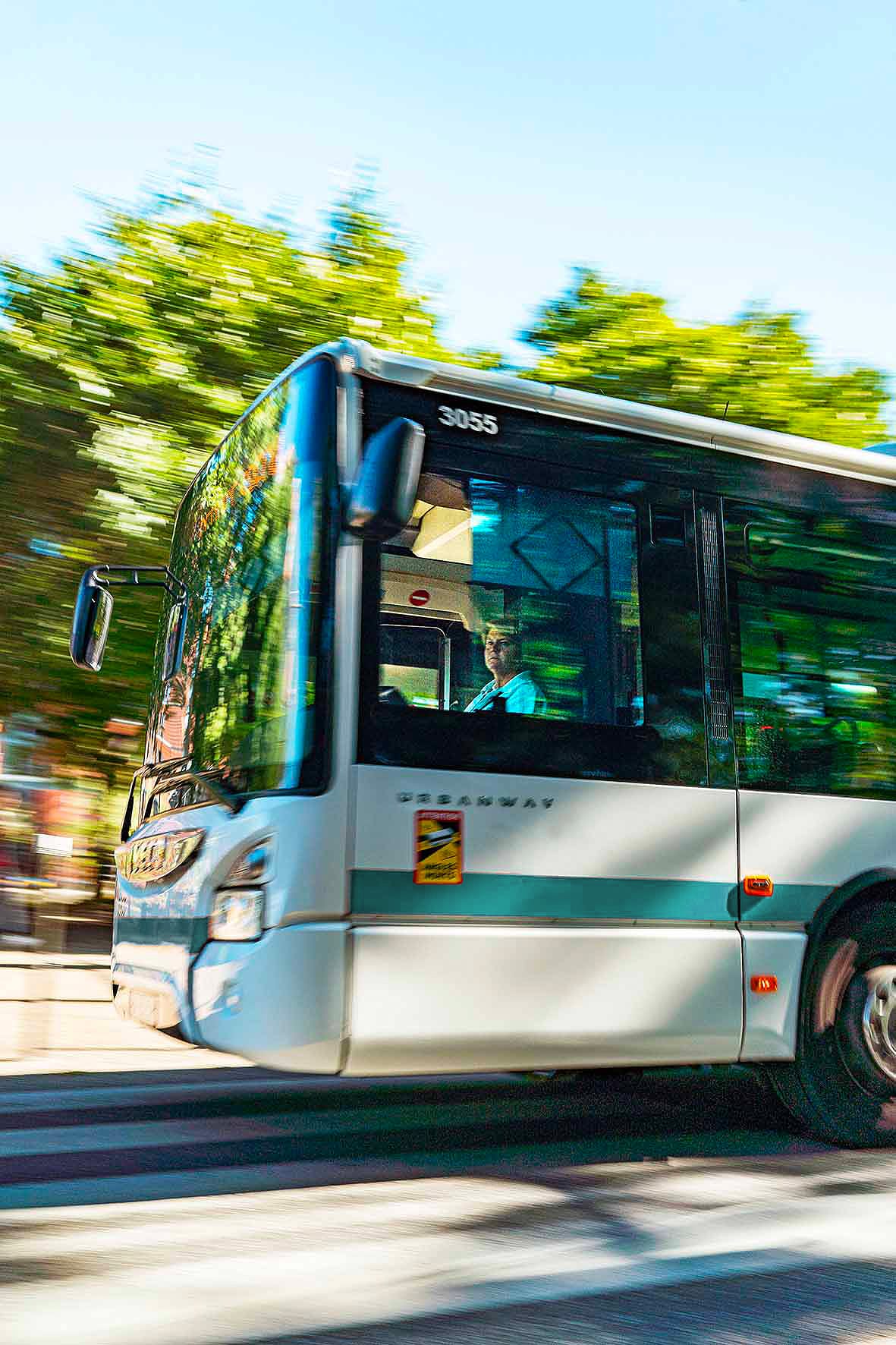 Conducteur de bus avec Tott up Navigation
